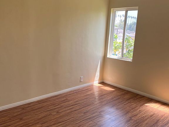 4th image of 5720 S Budlong Ave #5724