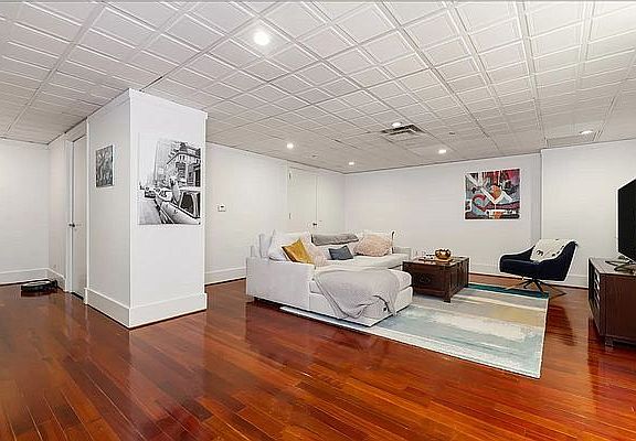 4th image of 165 W 18th St #1B