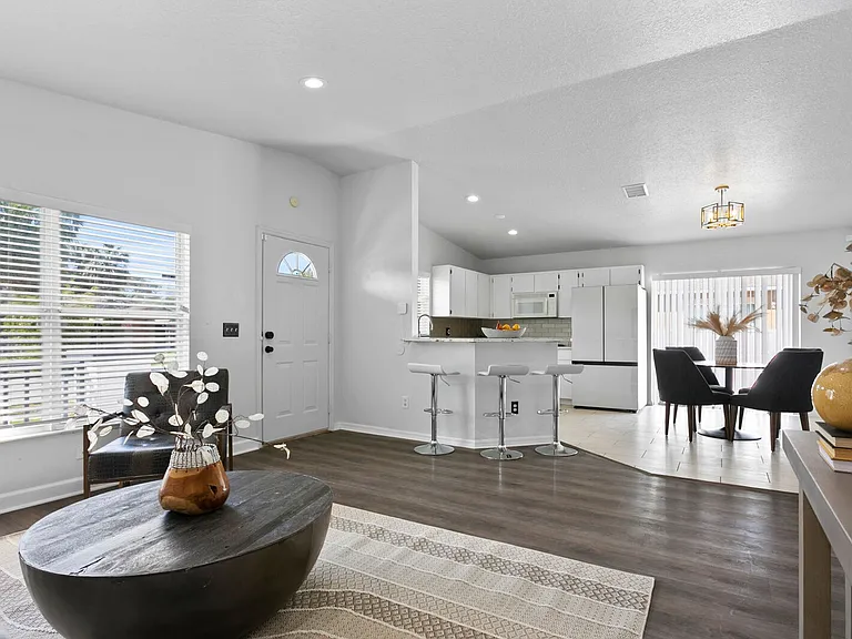 1723 W La Salle St — Photo 3