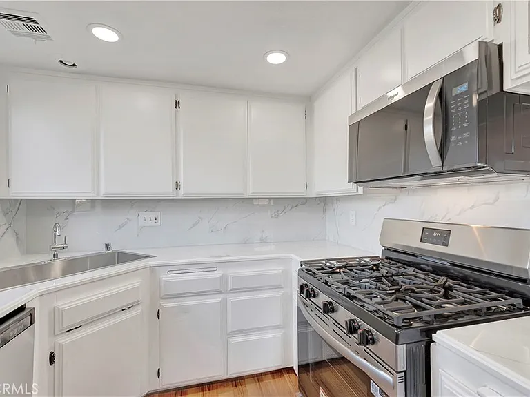 609 E Phillips Blvd — Photo 11