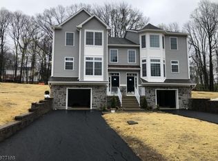 2 Carellen Pl, Randolph, NJ 07869