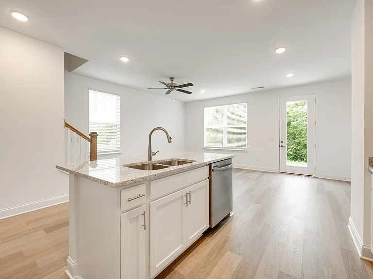 8909 James Creek Dr — Photo 9
