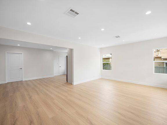 4th image of 2519 Manhattan Ave