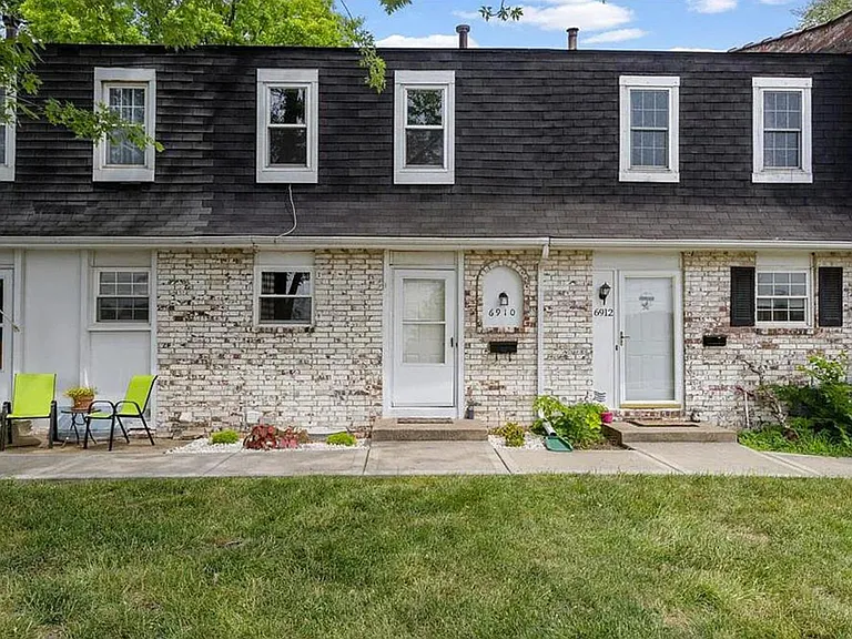 6910 NW Chapel Woods Ln — Photo 5