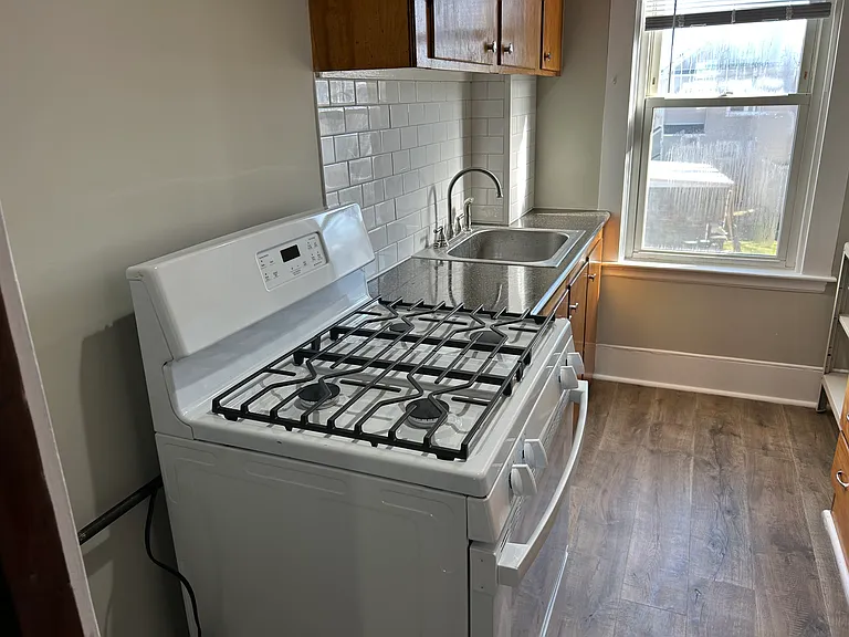 54 Maitland St #2 — Photo 7