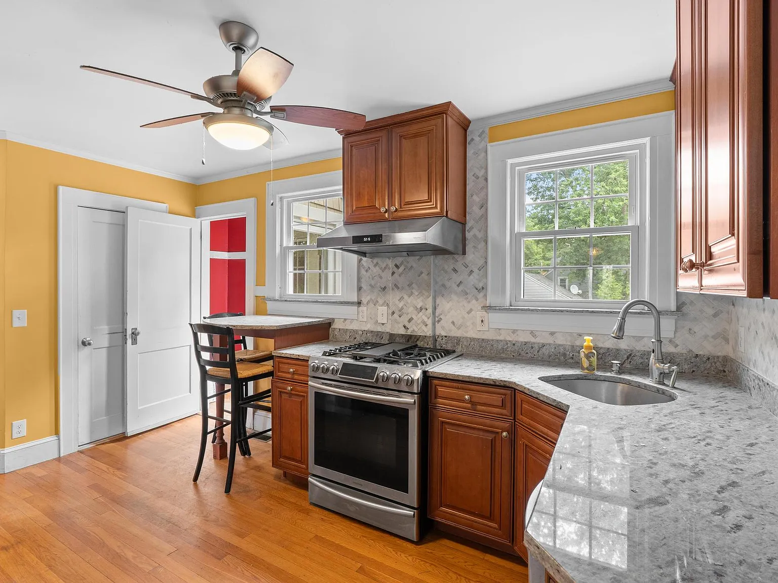 4 bed, 3.5 bath, 2140 sqft, $5,500 — Photo 4