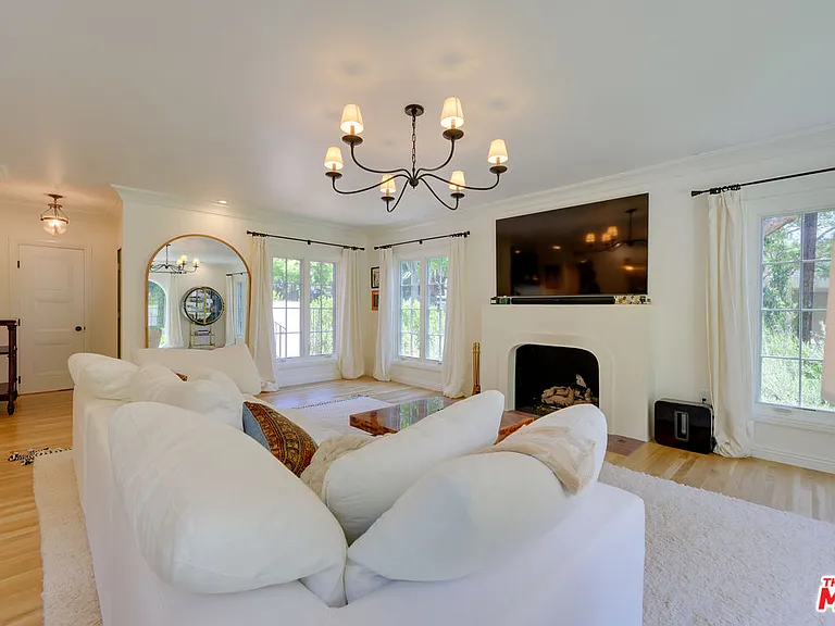 1007 Carol Dr — Photo 3