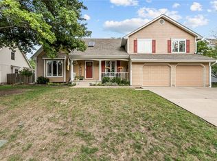 1113 SE Timbercreek Ln, Lees Summit, MO 64081