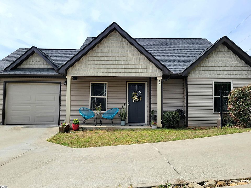 1st image of 25 Pamela Dr