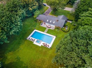 18 The Pnes, Old Westbury, NY 11568