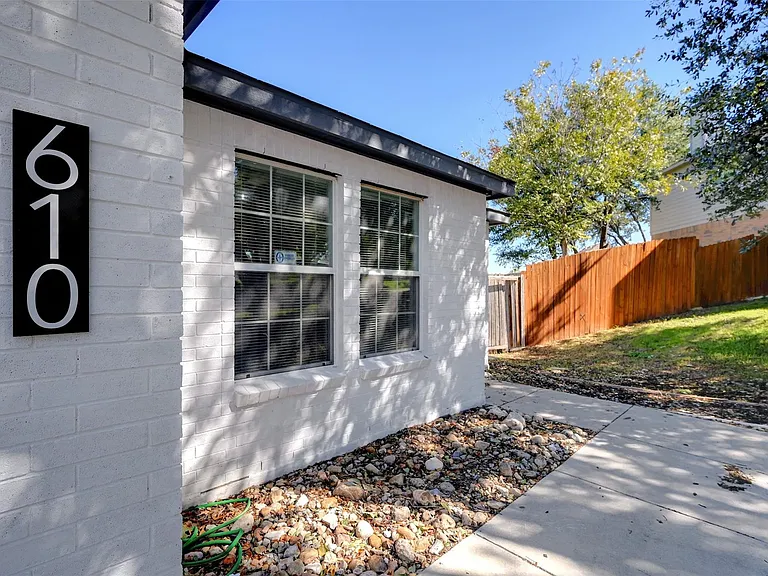 610 Duke Bnd — Photo 2