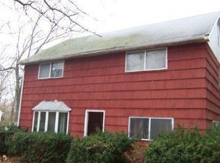 127 Carlton Dr E, Shirley, NY 11967