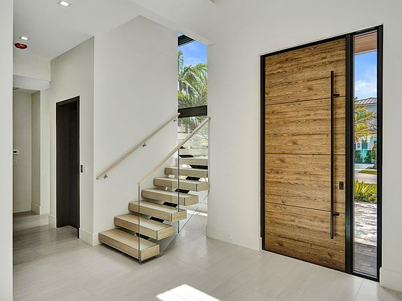 3rd image of 365 NE 3rd Street