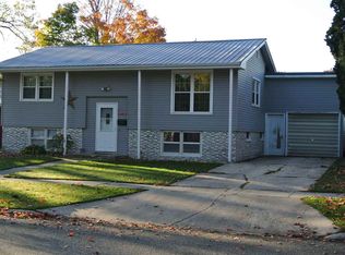 728 Walnut St, Osage, IA 50461