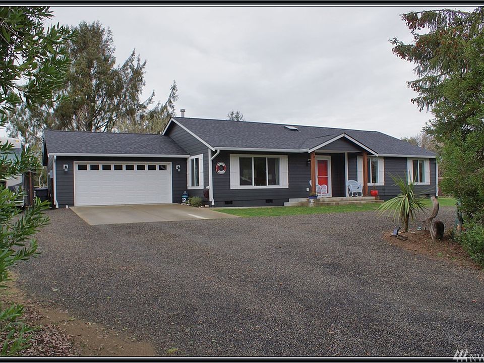 1st image of 828 Fir Ct SW