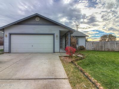 102 Rainier Ave, Moxee, WA, 98936