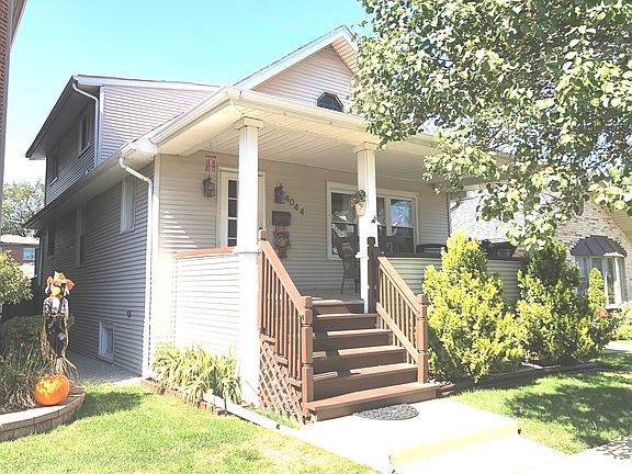 2nd image of 4044 N Ozark Ave