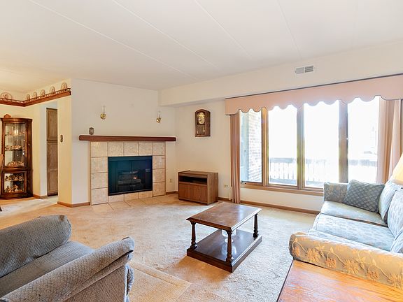 2nd image of 6443 Oak Forest Ave #614