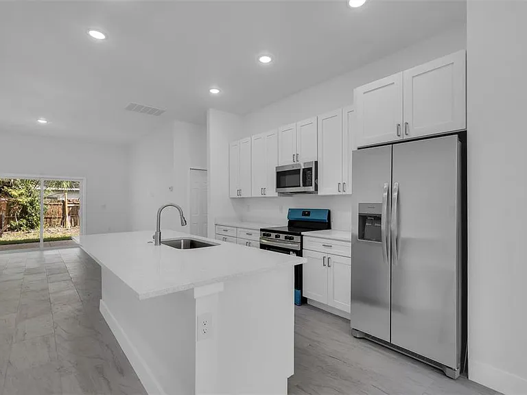 1221 SW 5th St — Photo 4