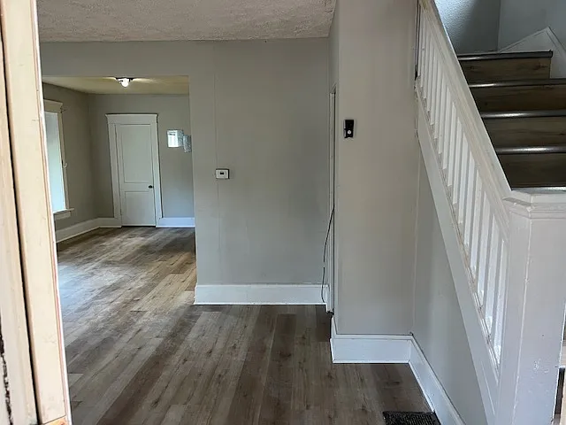 844 Sumner St — Photo 5