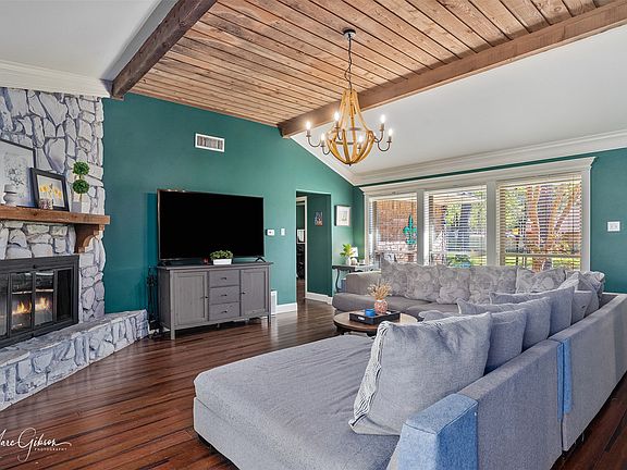 5th image of 203 Deerwood Ln