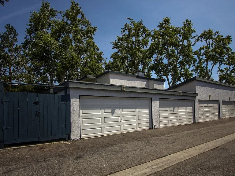 Detached Garages for Rent (if available)