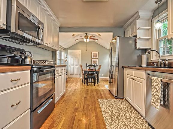 4th image of 35 Mayfair Dr