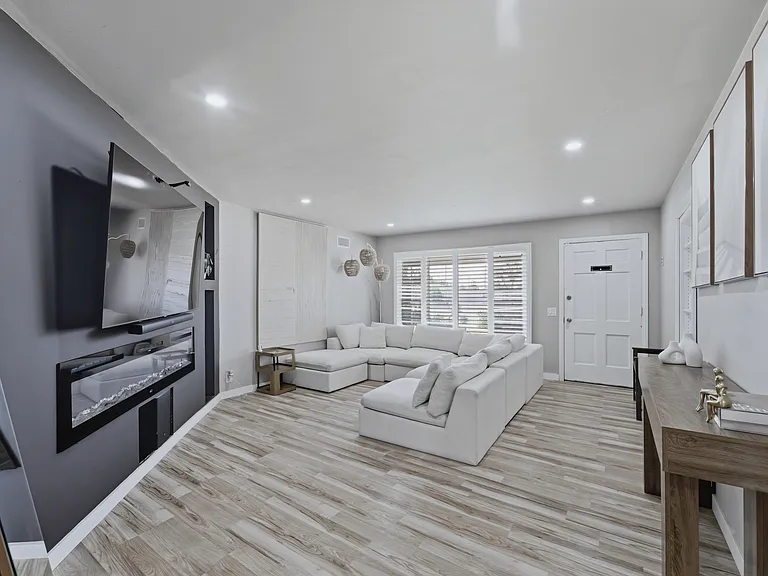 1705 E Lincoln Ave #A-B — Photo 9