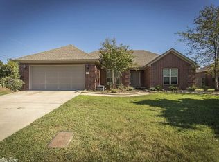 1470 Champions Dr, Conway, AR 72034