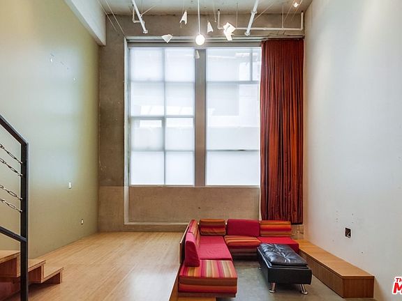 3rd image of 1130 S Flower St APT 108