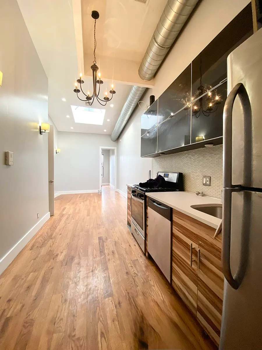 Building Photo - 143 Bleecker St #3R