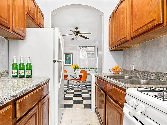 3rd image of 901 Avenue N #E