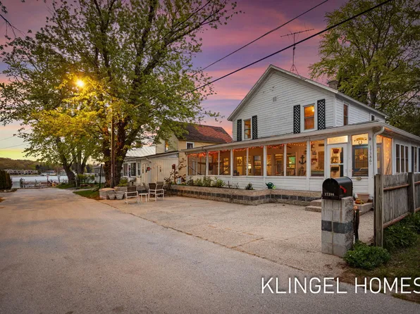 17386 Villa Park Ave, Spring Lake, MI 49456