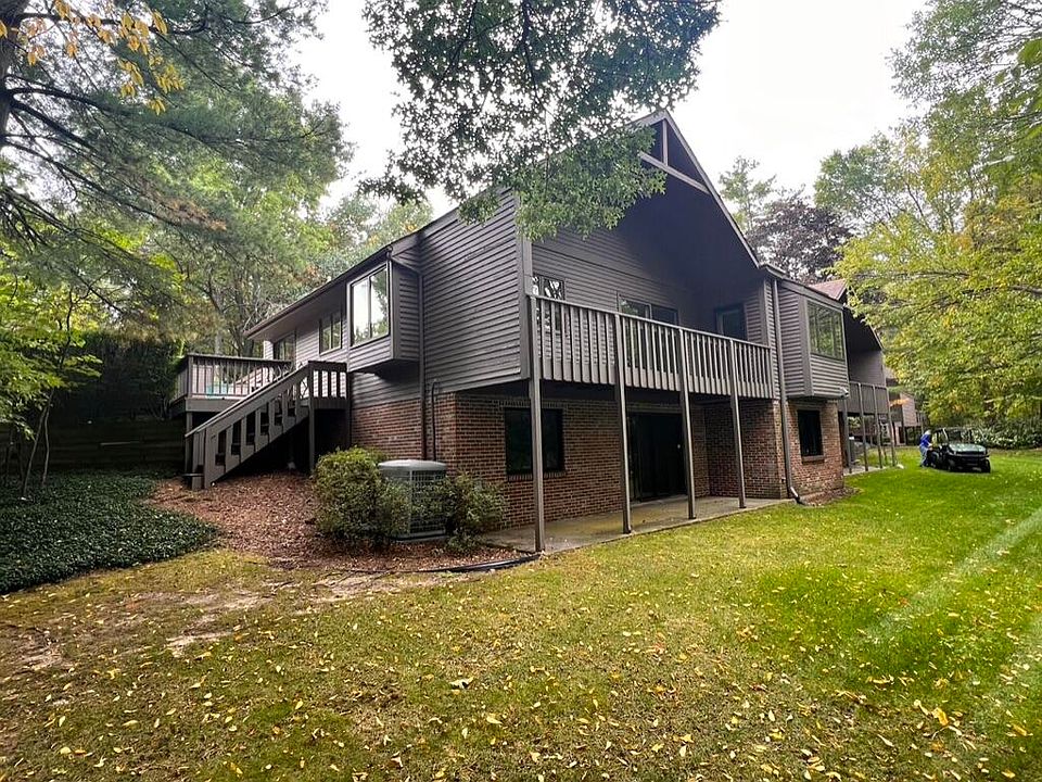 2nd image of 1024 Essex Cir #38
