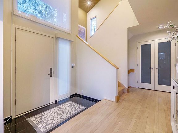 3rd image of 3732 Oakmore Ct