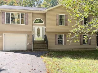 1661 Cotswold Rd, Tobyhanna, PA 18466