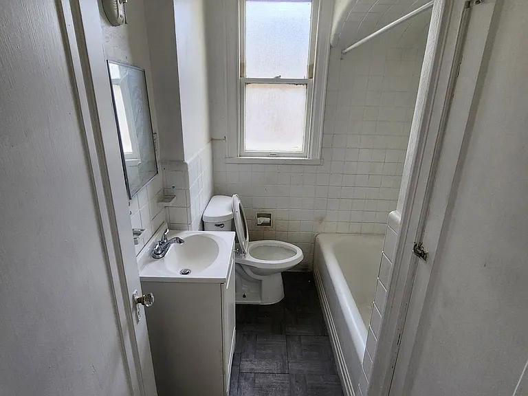 22 N Harvey Ave — Photo 3