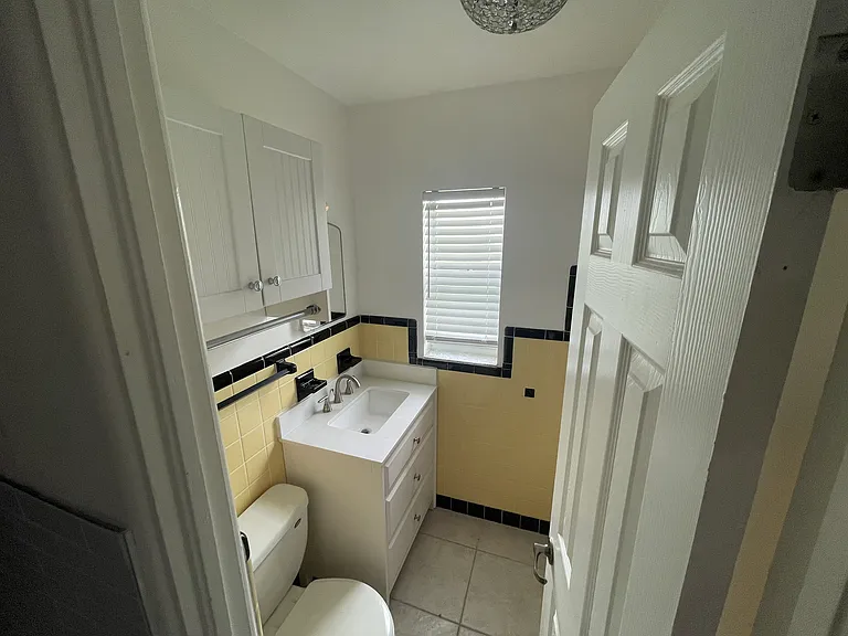 517 SE Highschool Ave — Photo 10