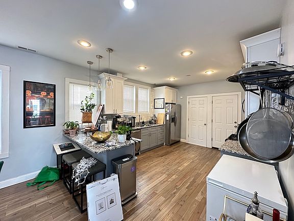 3rd image of 3313 N Karlov Ave #4