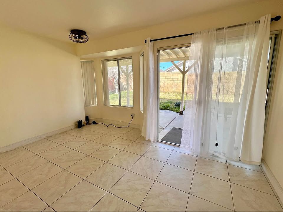 1st image of 37727 Harvey St #3