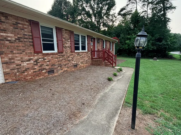 360 Macy Grove Rd, Kernersville, NC 27284
