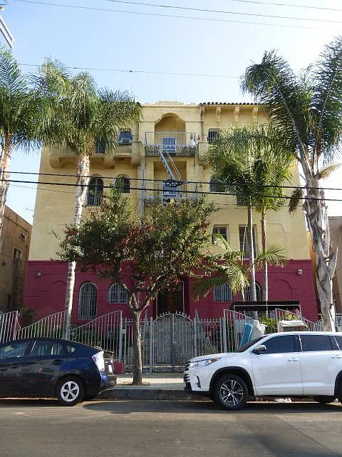 2 bed, 850 sqft, $1,945 — Photo 1