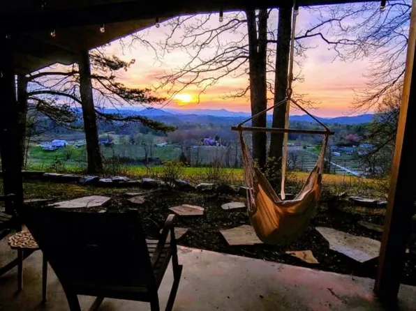 519 Chestnut Gap Rd, Hendersonville, NC 28792