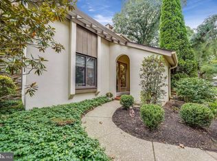 34 Oak Knoll Dr, Berwyn, PA 19312