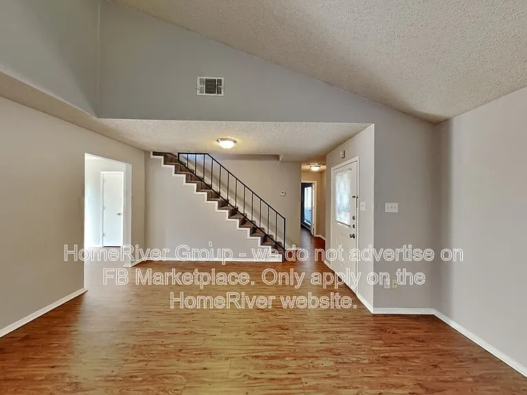 1105 Geneva Ct — Photo 3