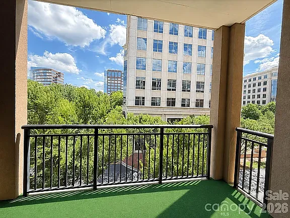 1 bed, 932 sqft, $1,950 — Photo 3