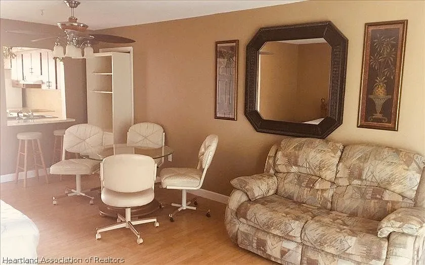 1 bed, 1.0 bath, 599 sqft, $900 — Photo 3