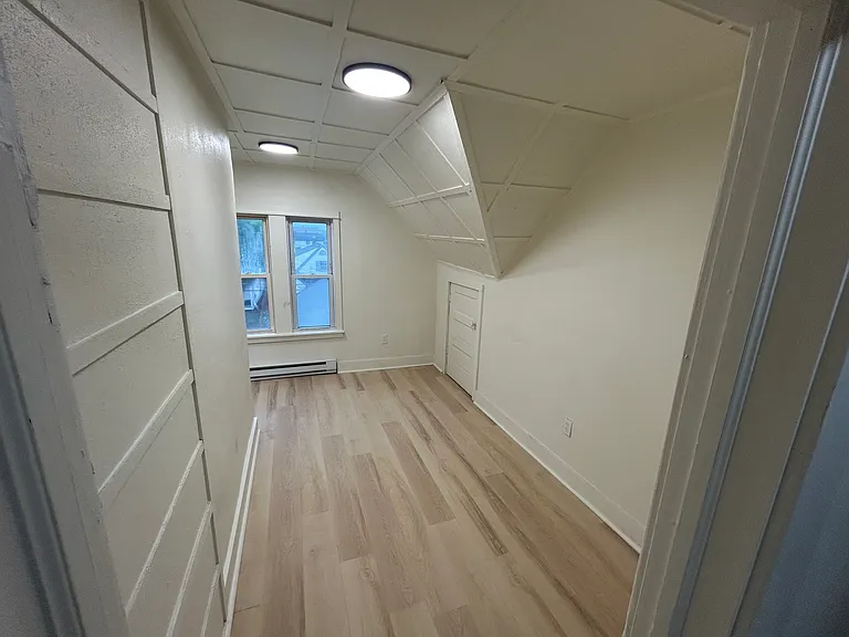 404 Maple St #4 — Photo 5