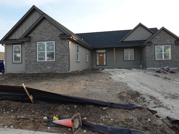 1343 Periwinkle PASS, Oconomowoc, WI 53066