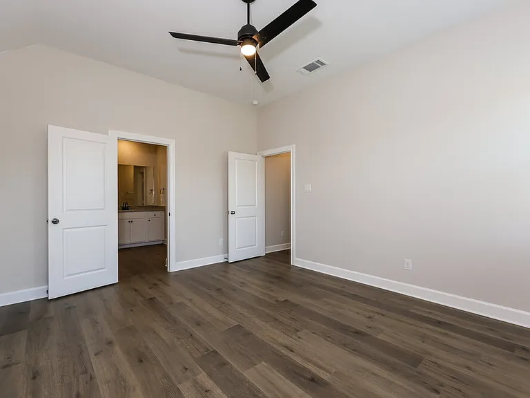 329 Magnolia Blvd — Photo 11